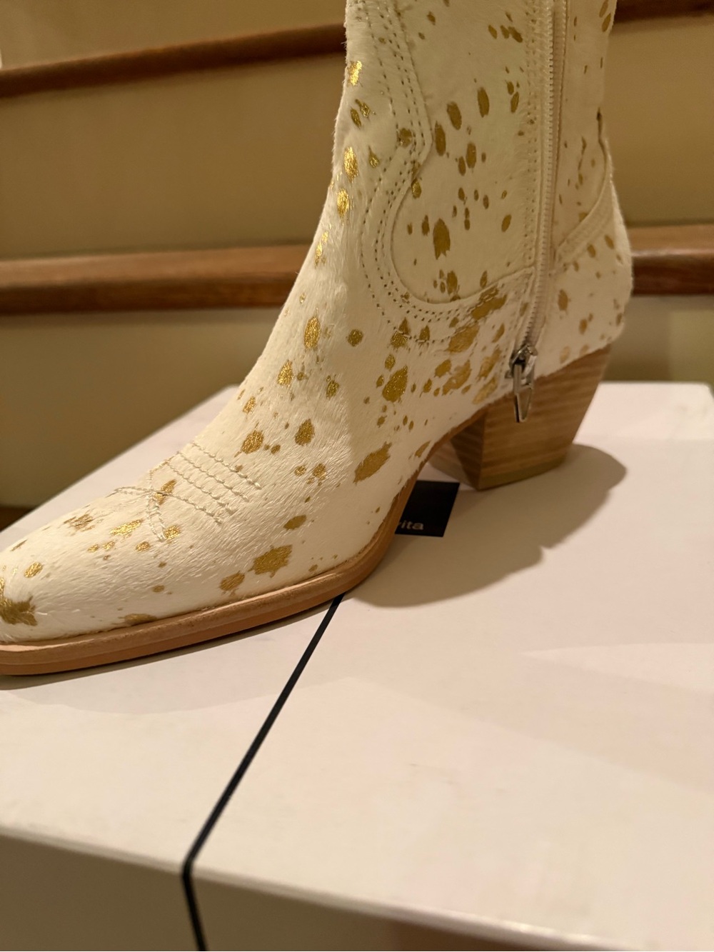 NIB Dolce Vita White & Gold Cowhide Ankle Booties Cowboy SZ 8 Calf Hair Western